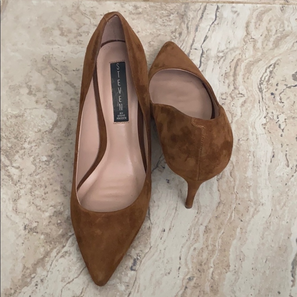 Carmel suede pumps